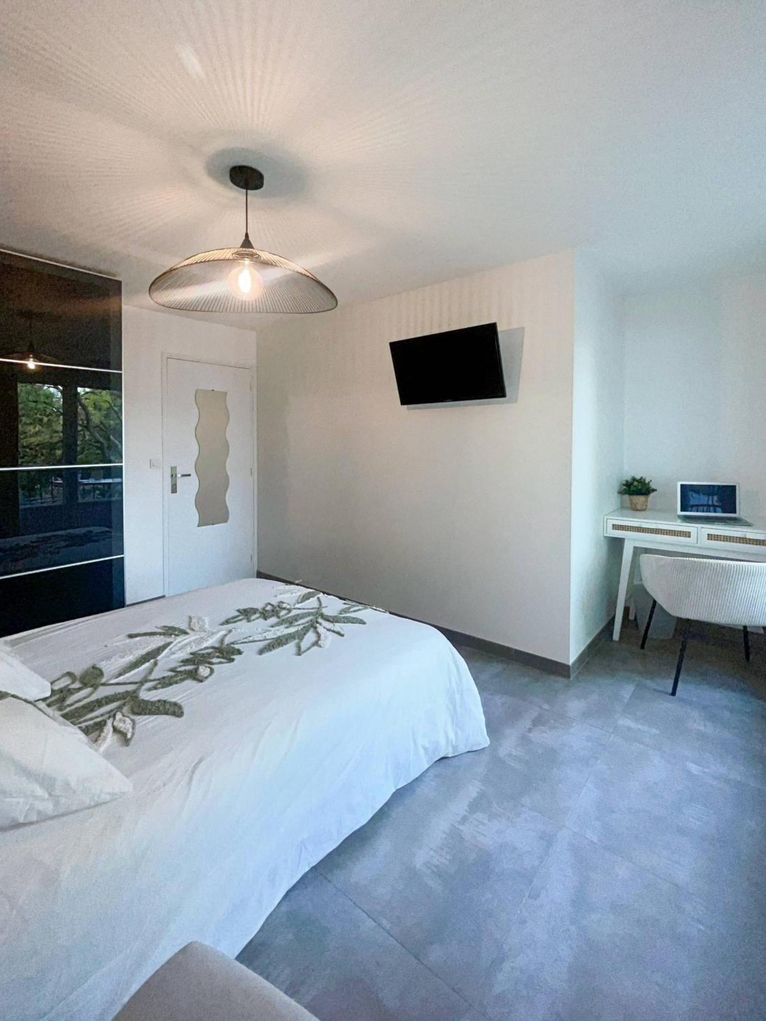 Auteuil • 4 Chambres • Wifi • Metro A 400M Rennes Exteriör bild